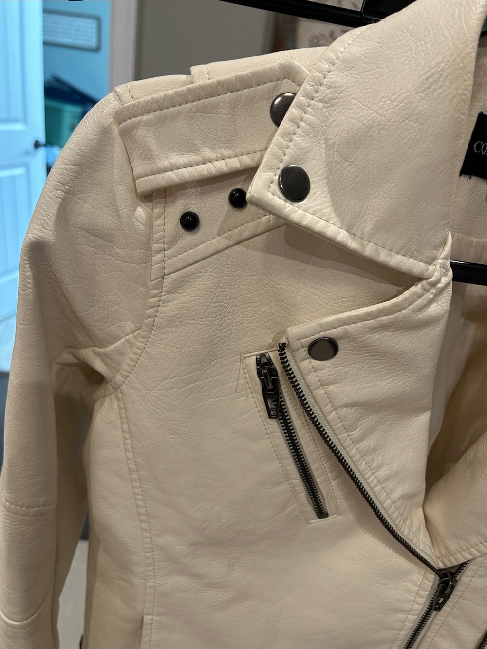 Colleen Lopez Off-White Leather Moto Jacket with Black Hardware / full zip - Picture 4 of 7